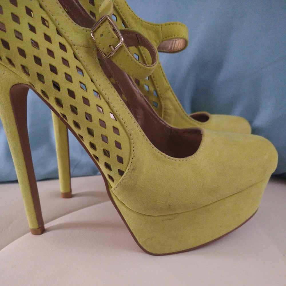 Qupid Size 7 High Heels Stilettos